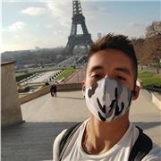 Je suis étudiant et d'origine franco-chilienne. Je maitrise donc parfaitement le français tout comme l'espagnol